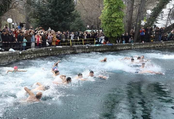 ΤΑ ΑΓΙΑ ΘΕΟΦΑΝΕΙΑ ΣΤΗ ΔΡΑΜΑ